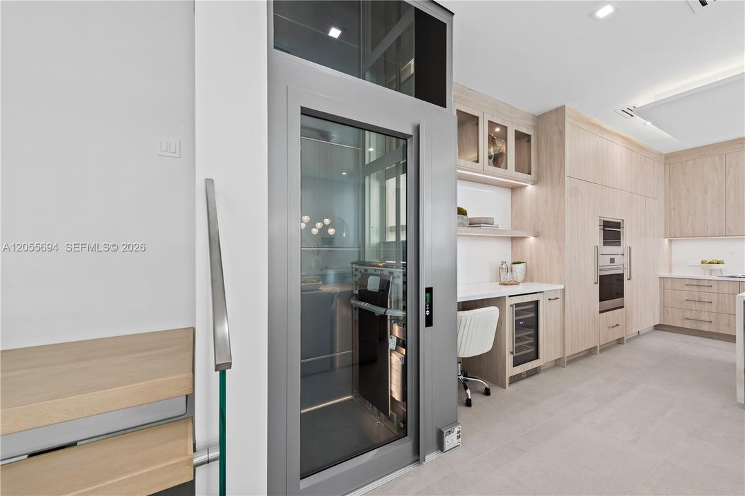 En Venta: $2,499,000 (3 camas, 2 baños, 3297 Pies cuadrados)