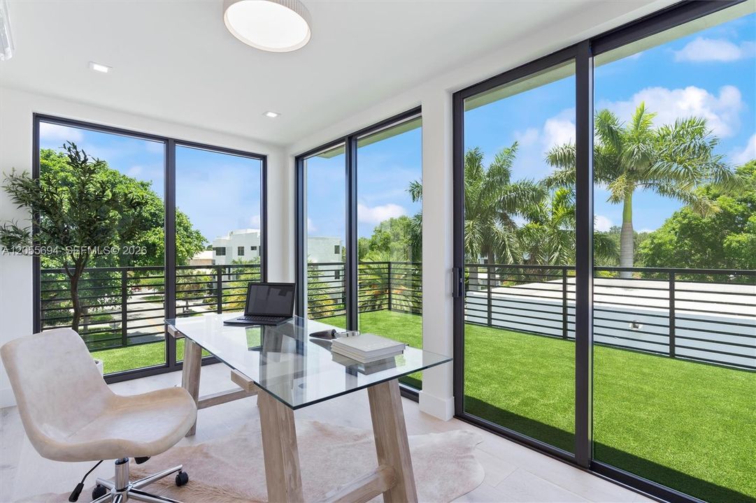 En Venta: $2,499,000 (3 camas, 2 baños, 3297 Pies cuadrados)