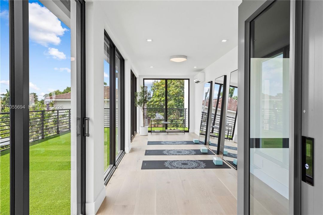 En Venta: $2,499,000 (3 camas, 2 baños, 3297 Pies cuadrados)