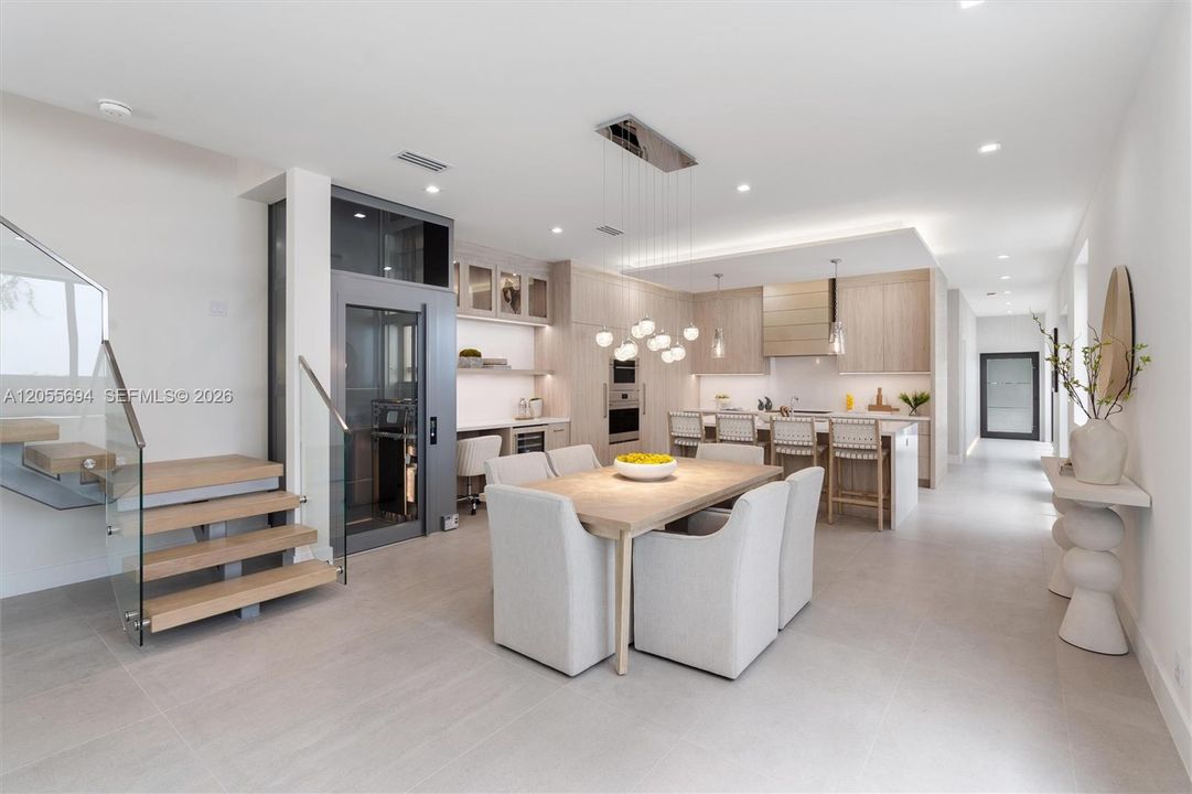 En Venta: $2,499,000 (3 camas, 2 baños, 3297 Pies cuadrados)
