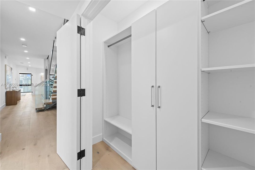 En Venta: $2,499,000 (3 camas, 2 baños, 3297 Pies cuadrados)