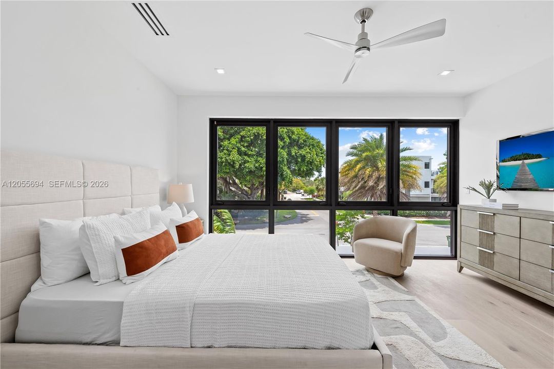 En Venta: $2,499,000 (3 camas, 2 baños, 3297 Pies cuadrados)