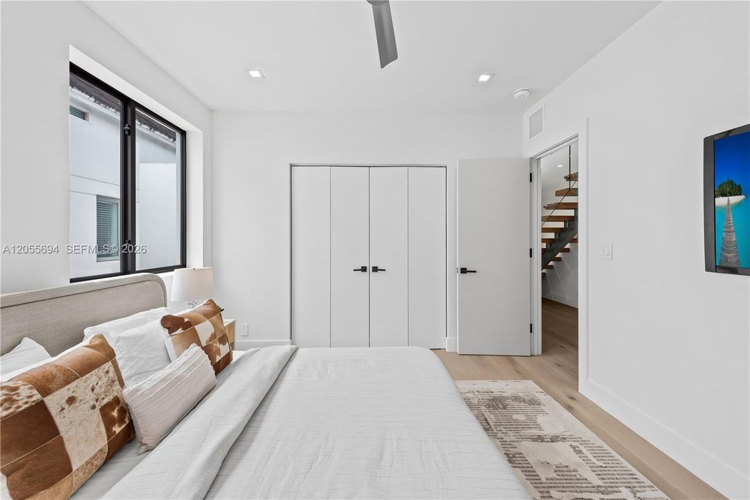 En Venta: $2,499,000 (3 camas, 2 baños, 3297 Pies cuadrados)