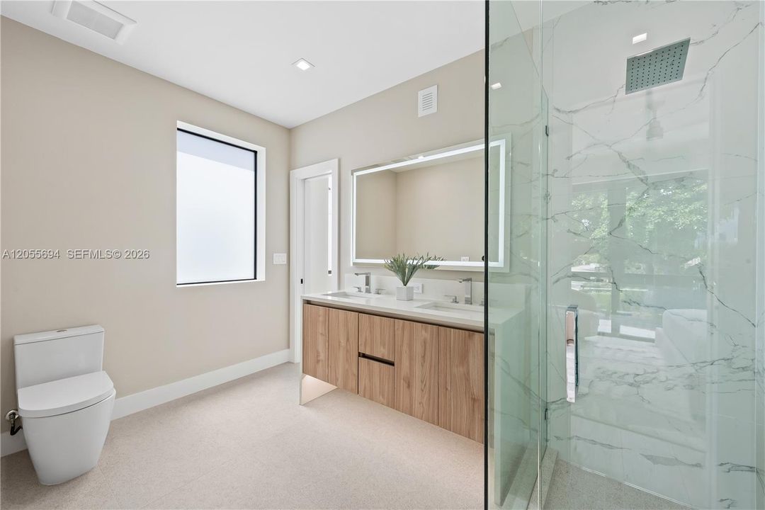 En Venta: $2,499,000 (3 camas, 2 baños, 3297 Pies cuadrados)