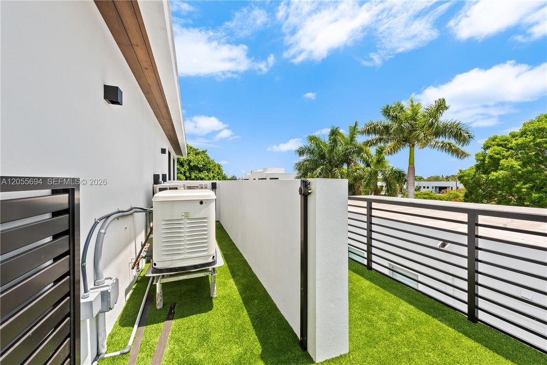 En Venta: $2,499,000 (3 camas, 2 baños, 3297 Pies cuadrados)