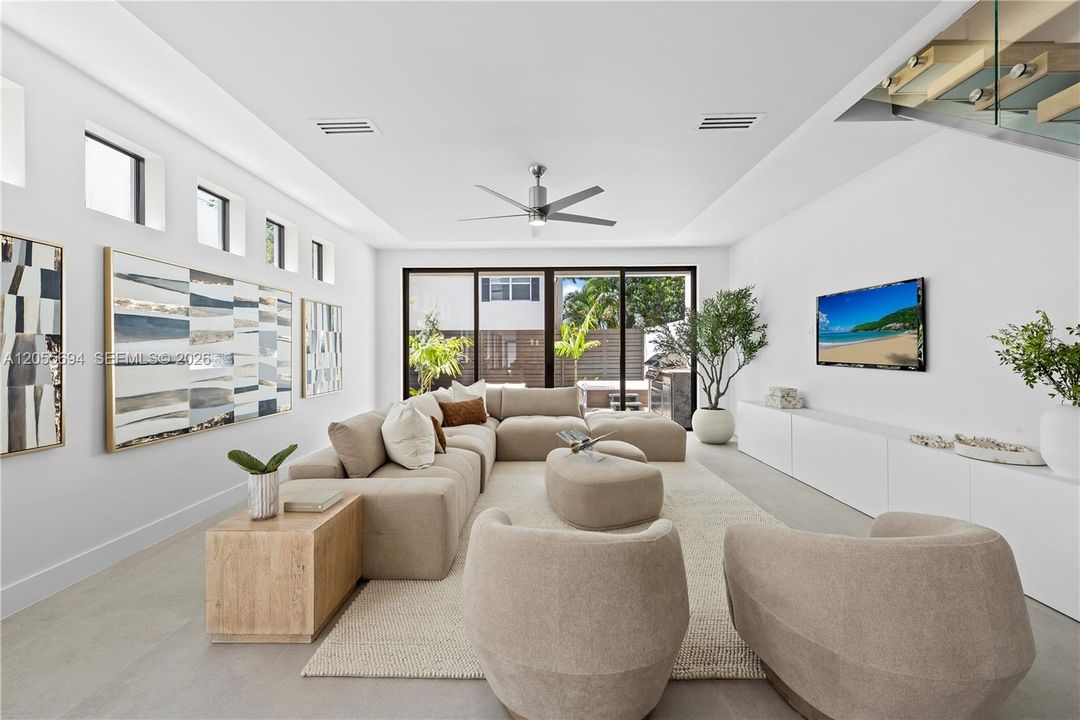 En Venta: $2,499,000 (3 camas, 2 baños, 3297 Pies cuadrados)