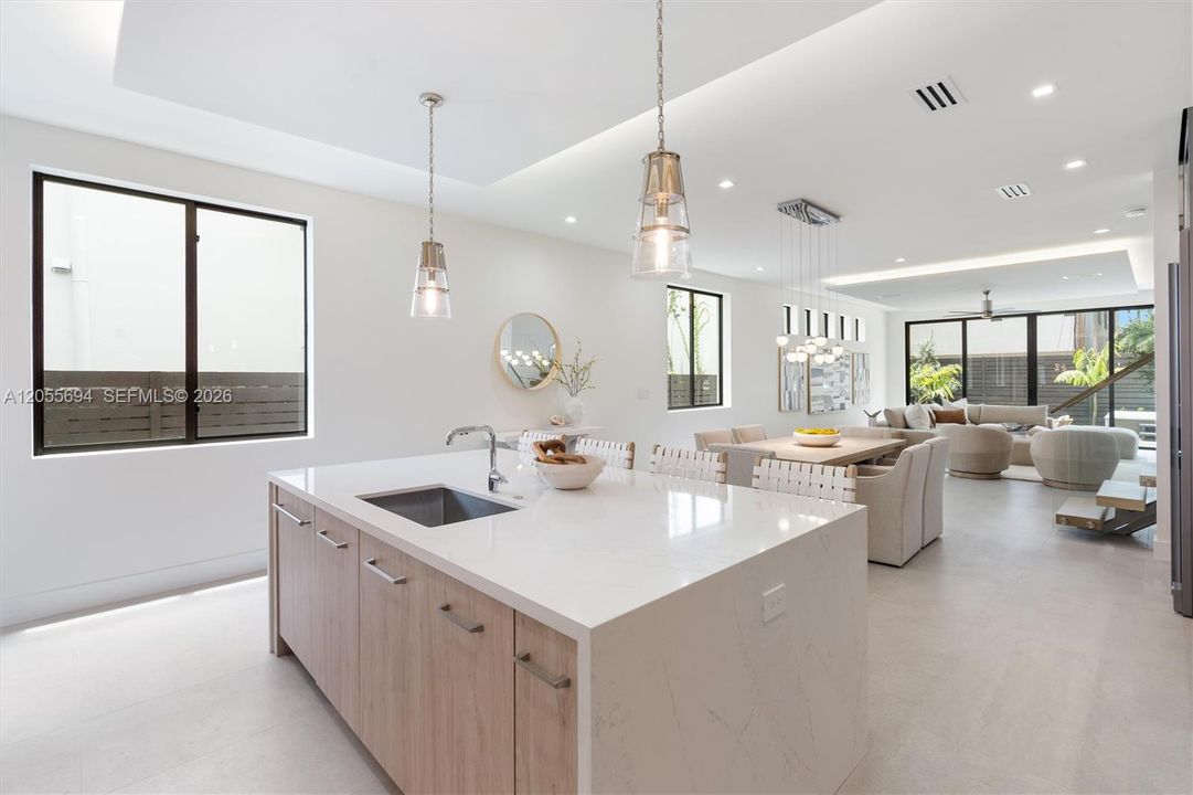 En Venta: $2,499,000 (3 camas, 2 baños, 3297 Pies cuadrados)