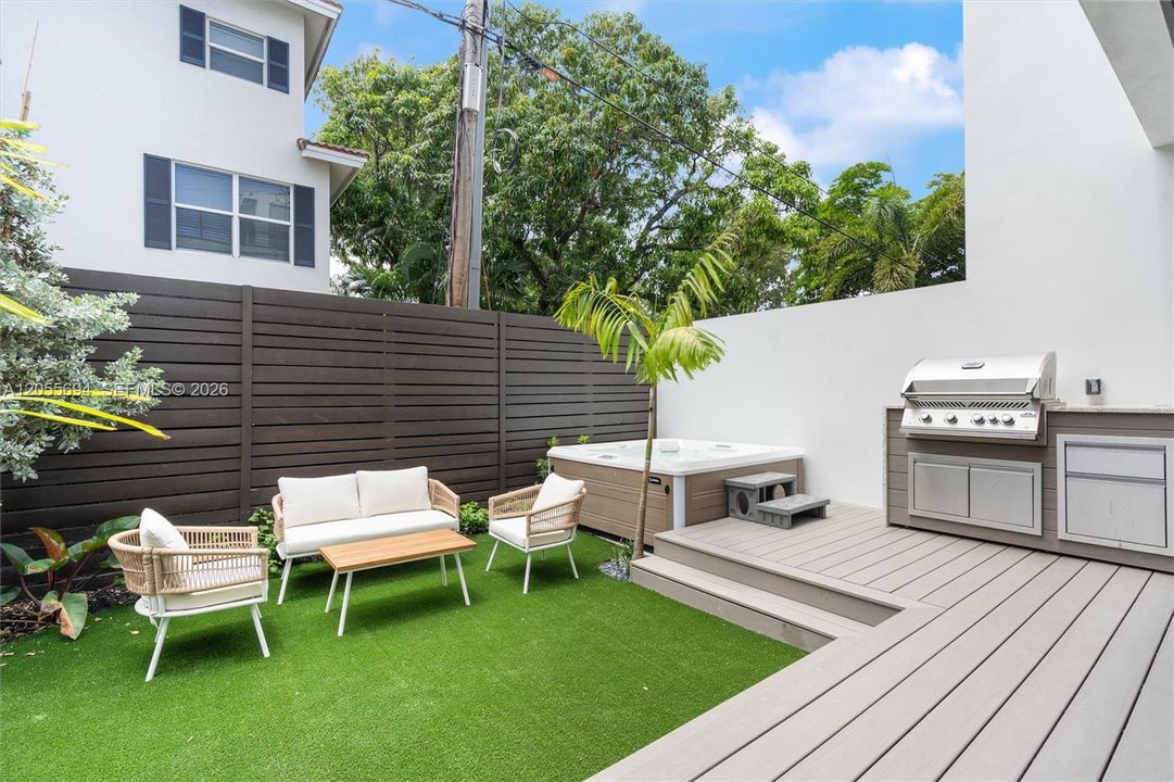 En Venta: $2,499,000 (3 camas, 2 baños, 3297 Pies cuadrados)