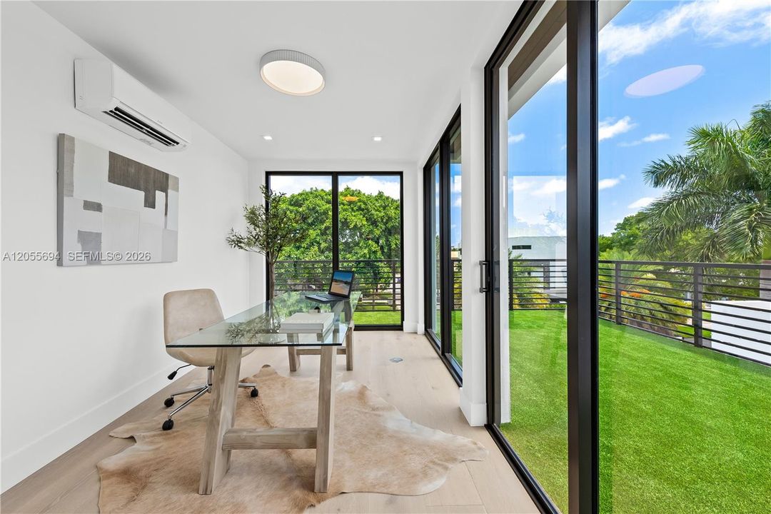 En Venta: $2,499,000 (3 camas, 2 baños, 3297 Pies cuadrados)
