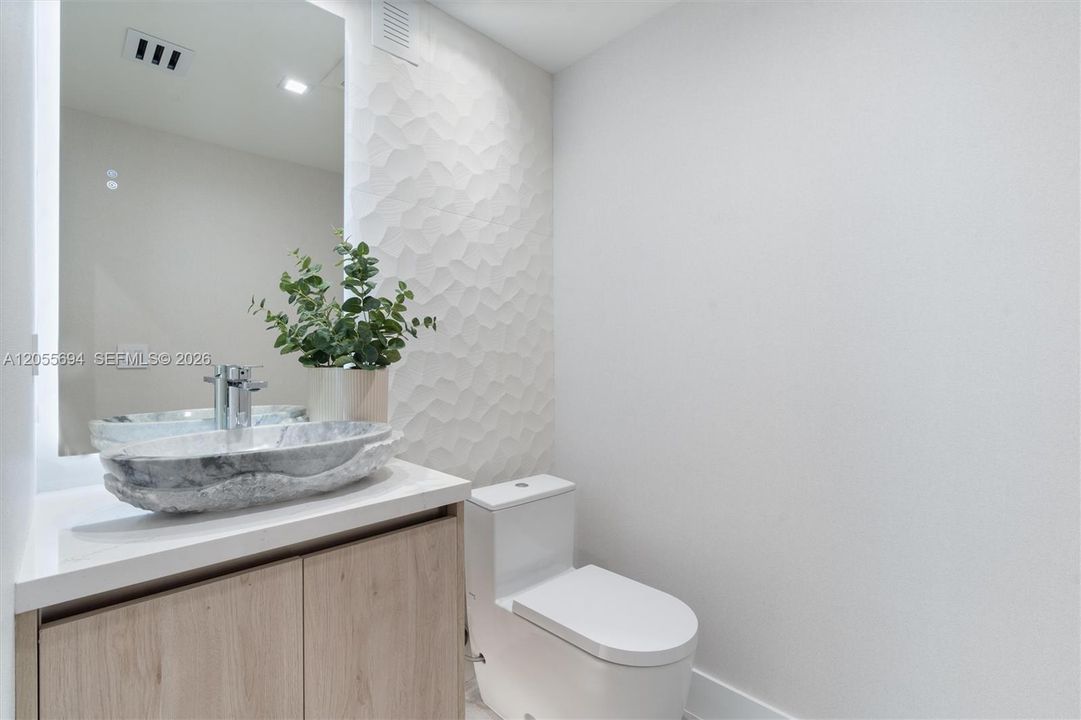 En Venta: $2,499,000 (3 camas, 2 baños, 3297 Pies cuadrados)