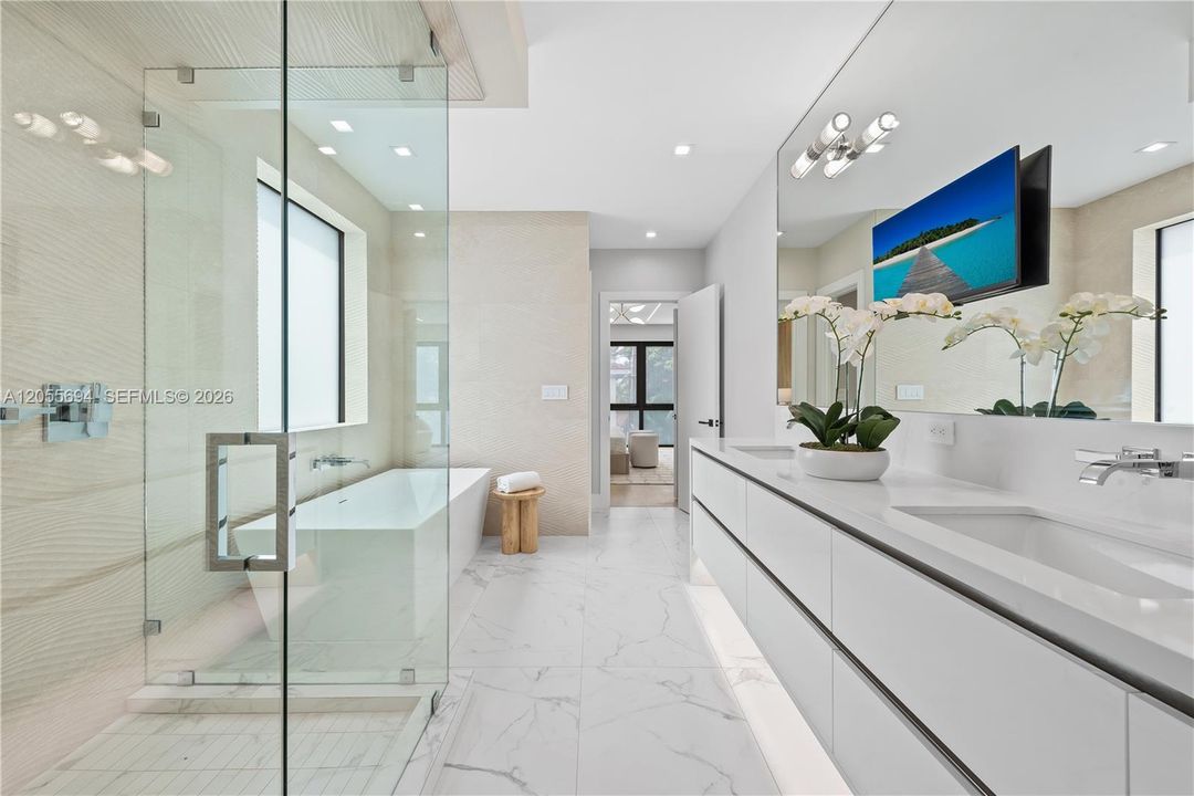 En Venta: $2,499,000 (3 camas, 2 baños, 3297 Pies cuadrados)