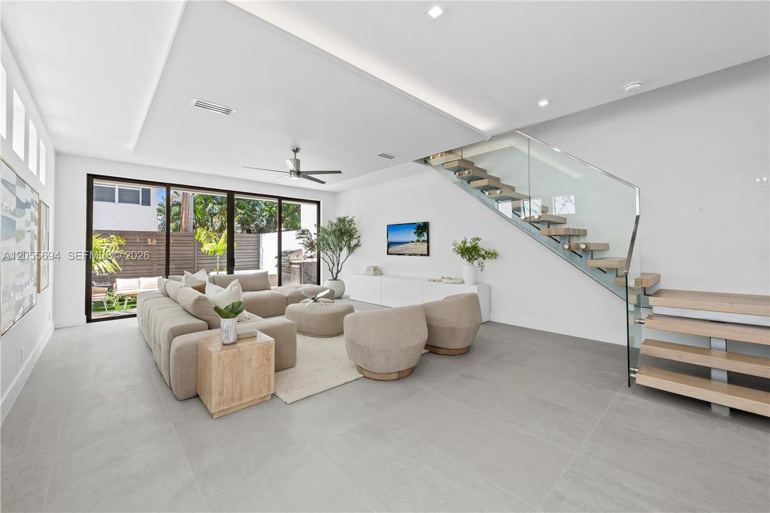 En Venta: $2,499,000 (3 camas, 2 baños, 3297 Pies cuadrados)