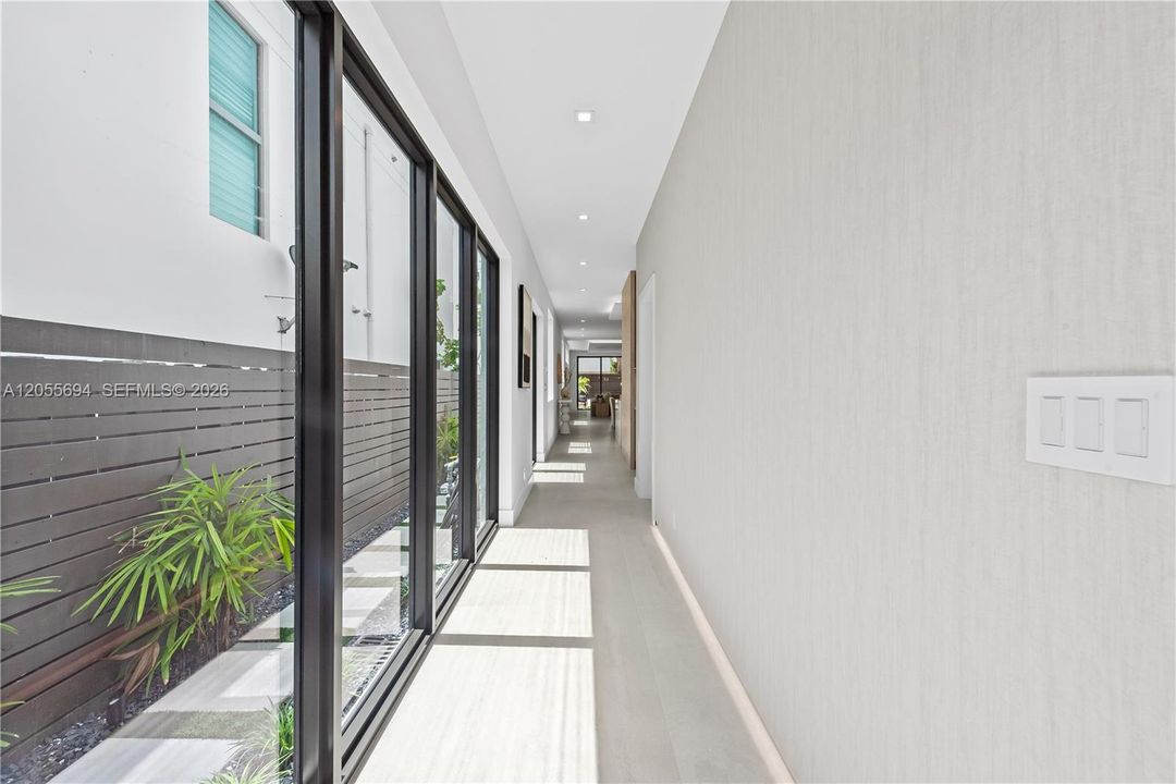 En Venta: $2,499,000 (3 camas, 2 baños, 3297 Pies cuadrados)