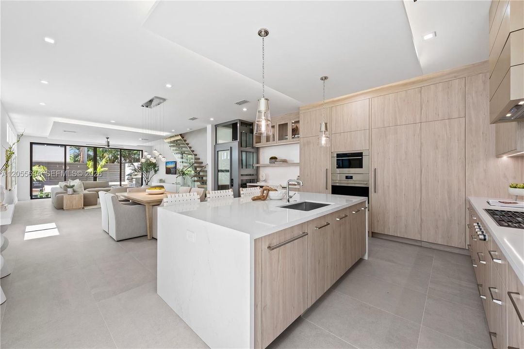 En Venta: $2,499,000 (3 camas, 2 baños, 3297 Pies cuadrados)
