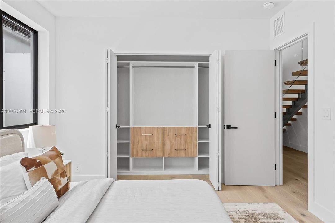 En Venta: $2,499,000 (3 camas, 2 baños, 3297 Pies cuadrados)