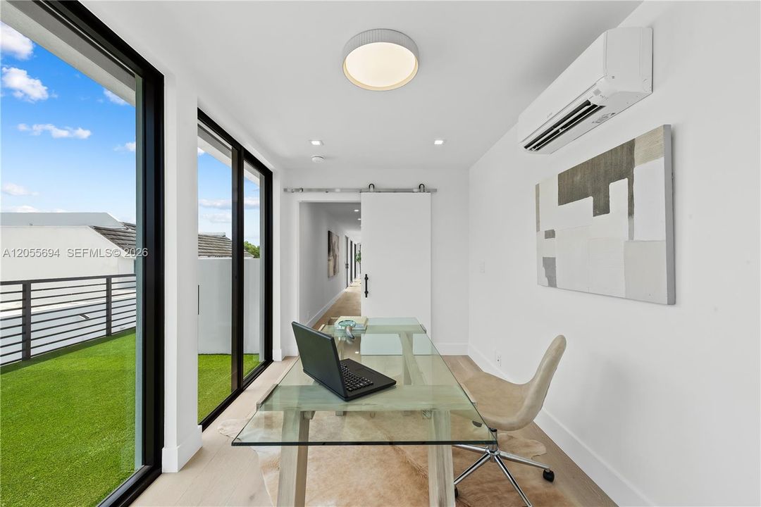 En Venta: $2,499,000 (3 camas, 2 baños, 3297 Pies cuadrados)