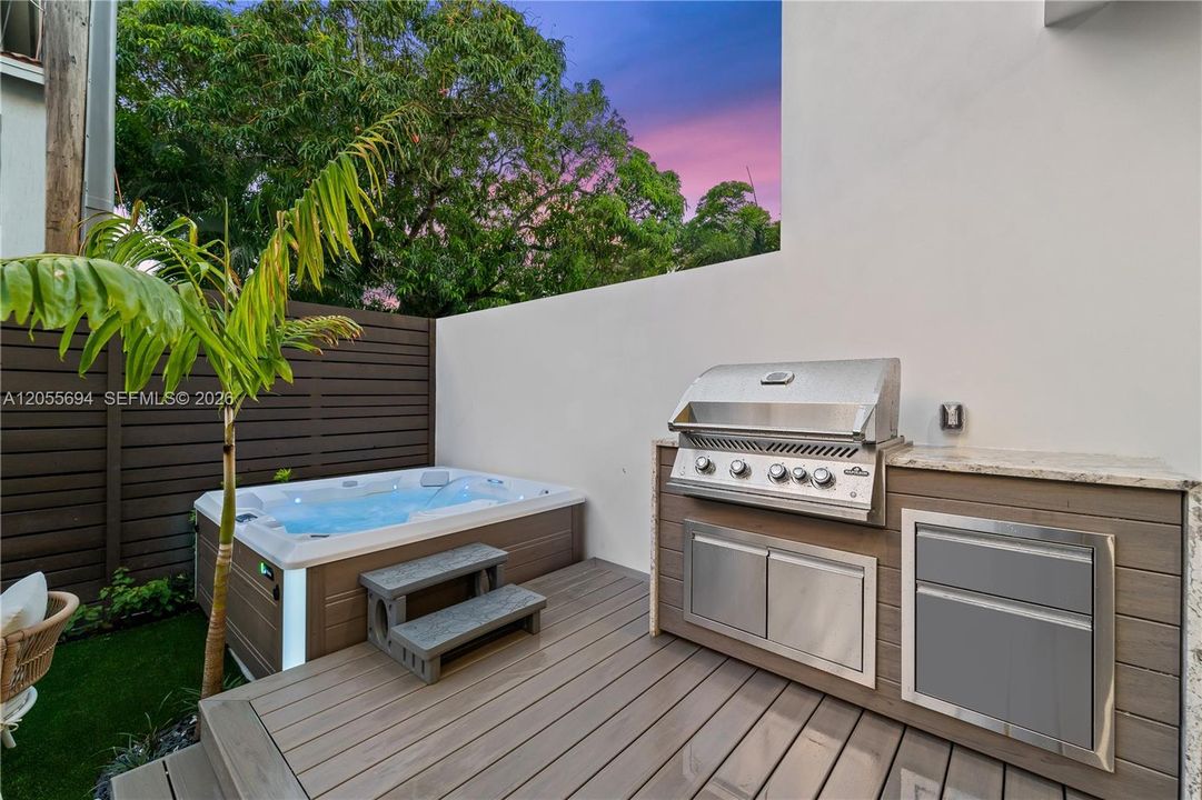 En Venta: $2,499,000 (3 camas, 2 baños, 3297 Pies cuadrados)