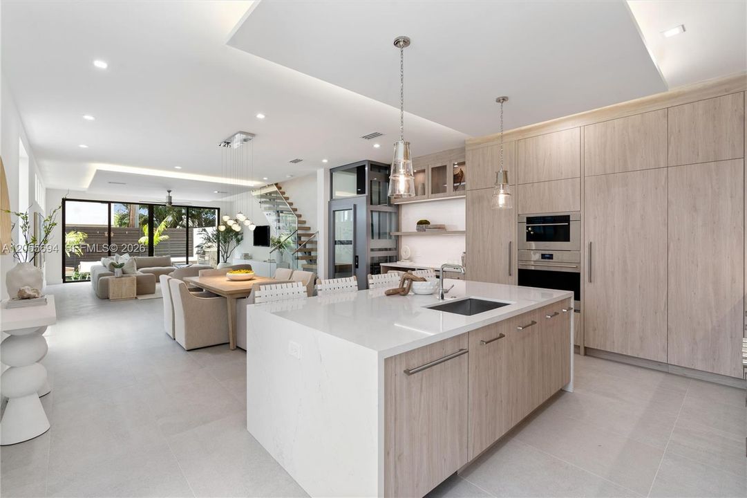 En Venta: $2,499,000 (3 camas, 2 baños, 3297 Pies cuadrados)