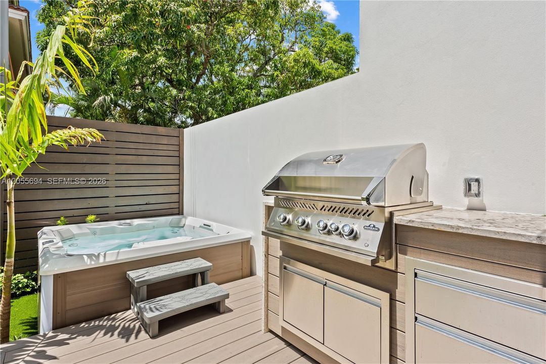 En Venta: $2,499,000 (3 camas, 2 baños, 3297 Pies cuadrados)