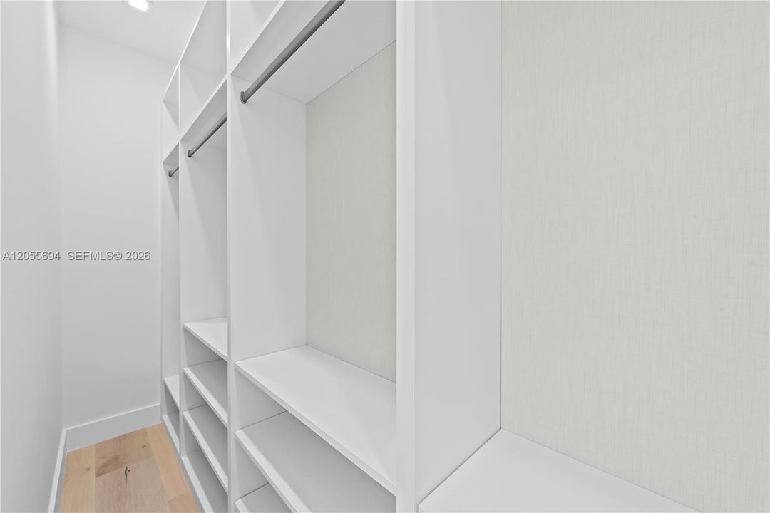 En Venta: $2,499,000 (3 camas, 2 baños, 3297 Pies cuadrados)