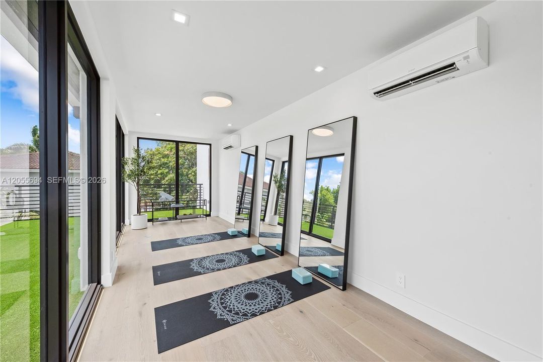 En Venta: $2,499,000 (3 camas, 2 baños, 3297 Pies cuadrados)