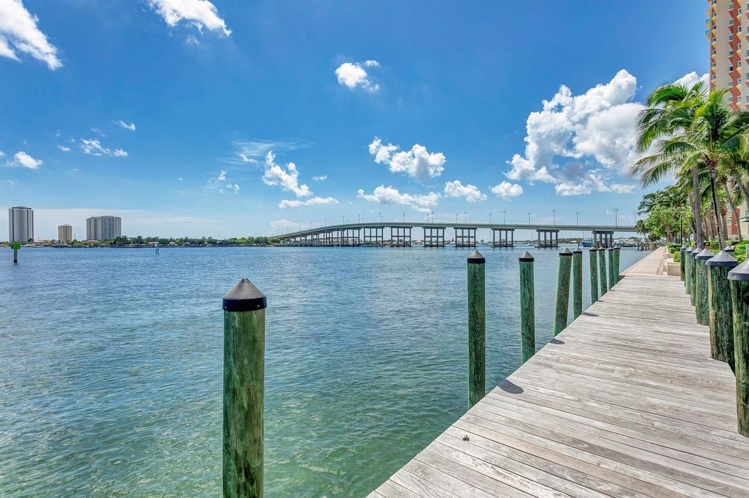 DOCK