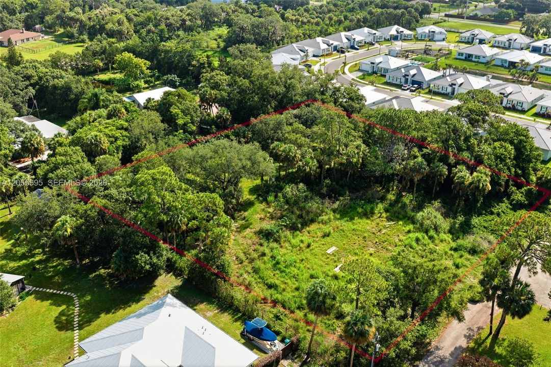 На продажу: $290,000 (1.73 acres)