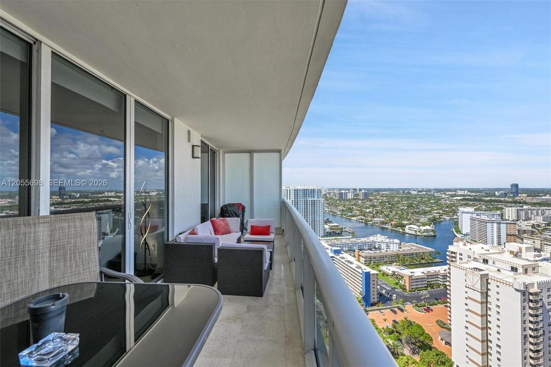 For Rent: $5,900 (3 beds, 3 baths, 1571 Square Feet)