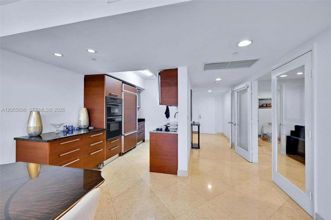 For Rent: $5,900 (3 beds, 3 baths, 1571 Square Feet)
