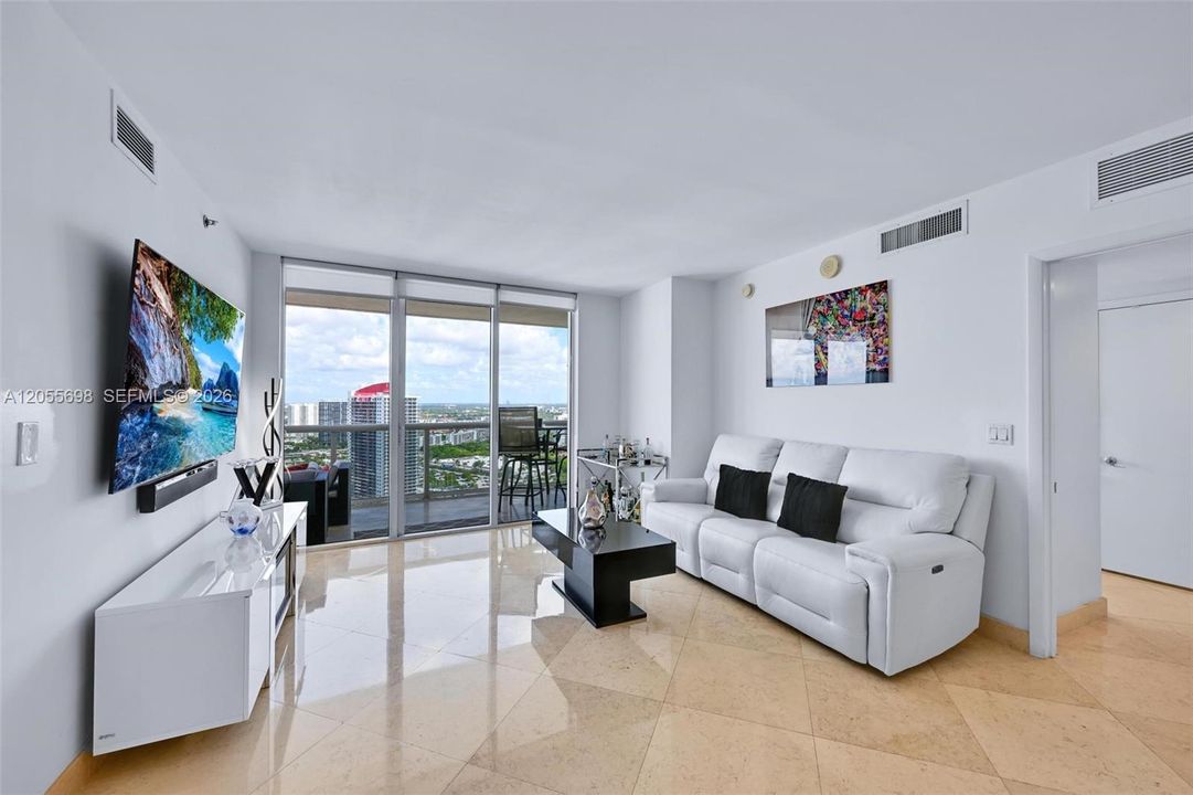 For Rent: $5,900 (3 beds, 3 baths, 1571 Square Feet)