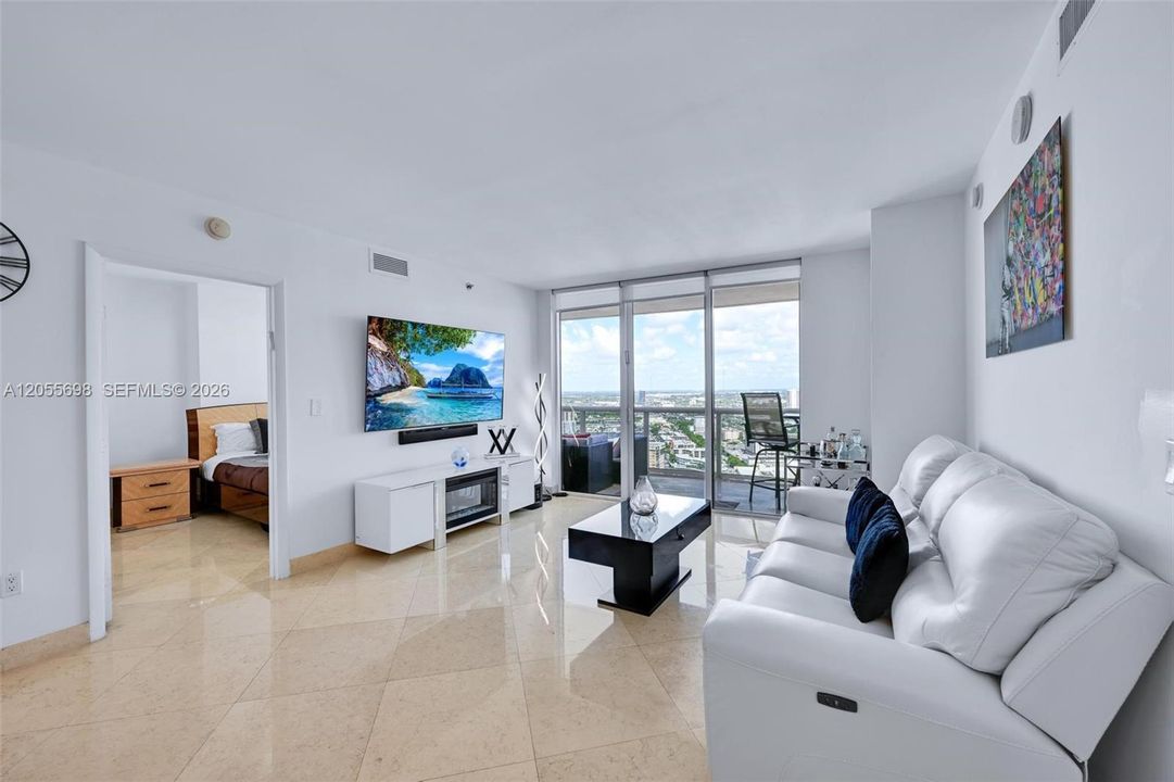 For Rent: $5,900 (3 beds, 3 baths, 1571 Square Feet)