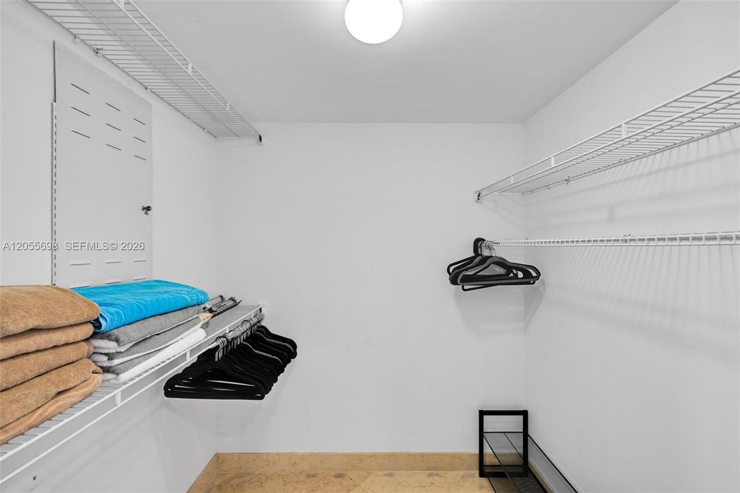 For Rent: $5,900 (3 beds, 3 baths, 1571 Square Feet)