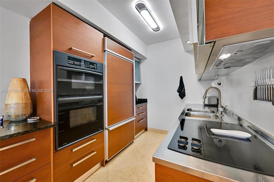For Rent: $5,900 (3 beds, 3 baths, 1571 Square Feet)