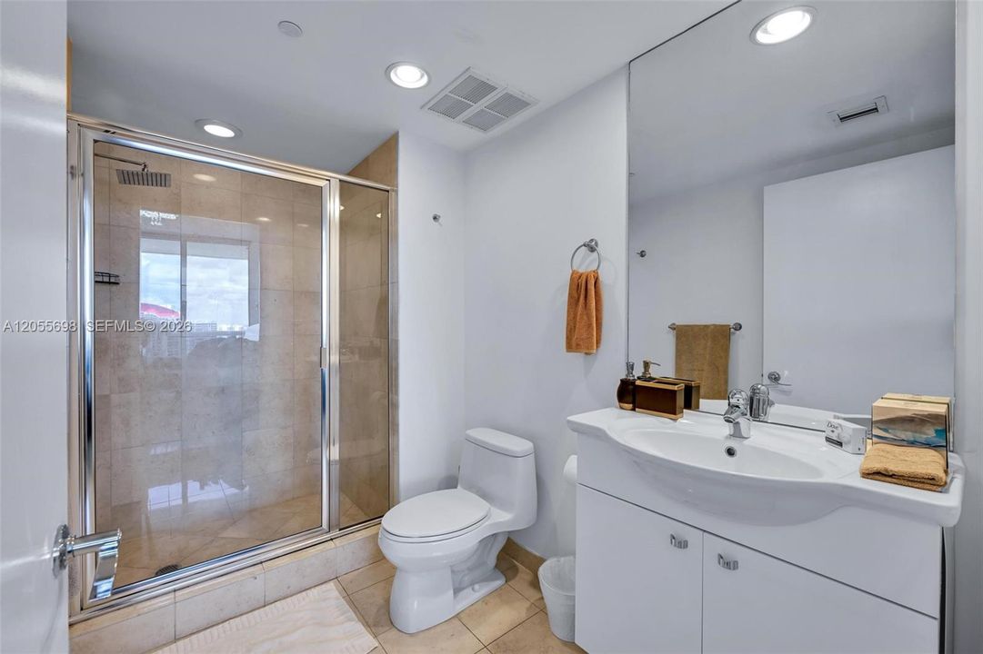 For Rent: $5,900 (3 beds, 3 baths, 1571 Square Feet)
