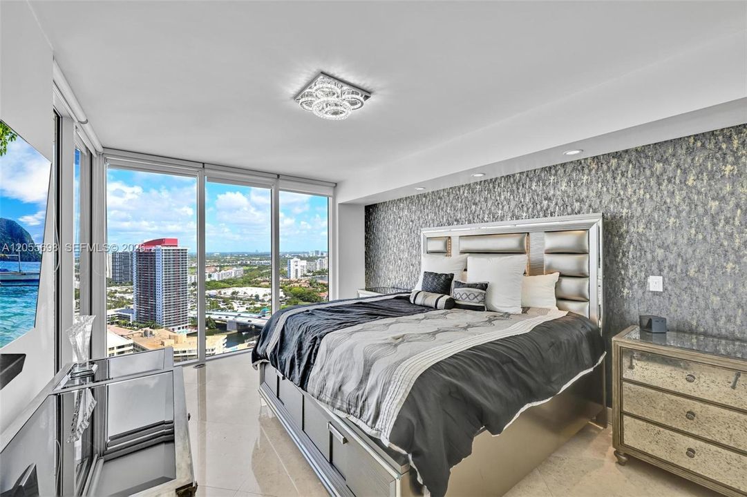 For Rent: $5,900 (3 beds, 3 baths, 1571 Square Feet)