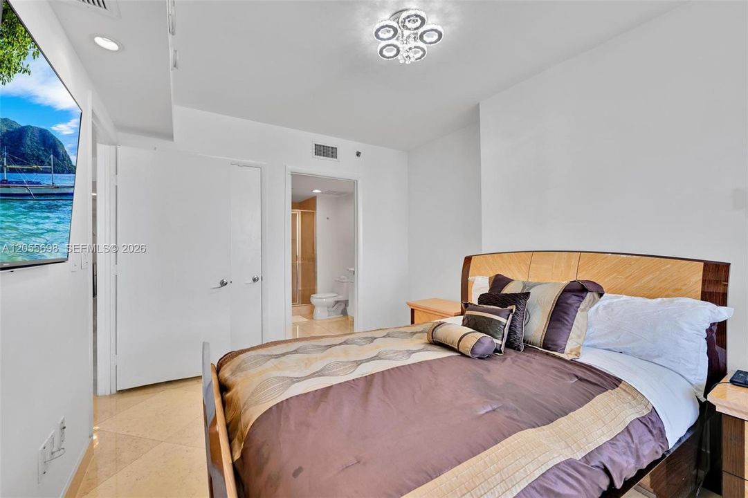 For Rent: $5,900 (3 beds, 3 baths, 1571 Square Feet)