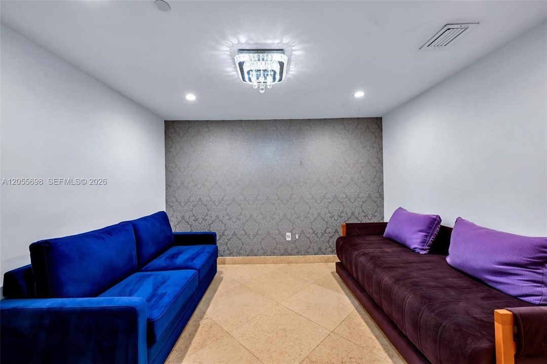 For Rent: $5,900 (3 beds, 3 baths, 1571 Square Feet)
