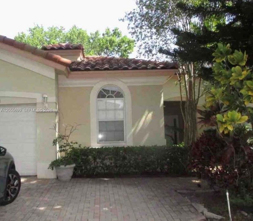 Activo con contrato: $550,000 (2 camas, 2 baños, 1249 Pies cuadrados)