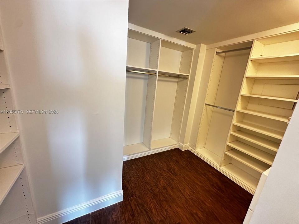 В аренду: $4,500 (2 спален, 2 ванн, 1200 Квадратных фут)