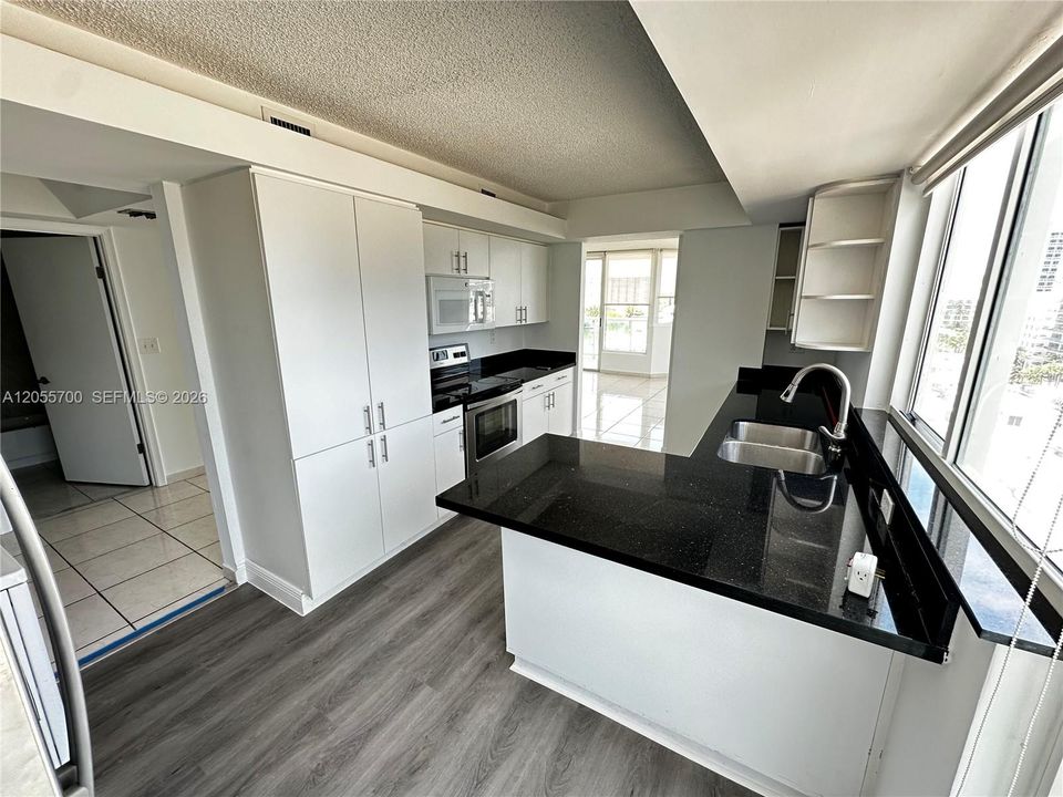 В аренду: $4,500 (2 спален, 2 ванн, 1200 Квадратных фут)