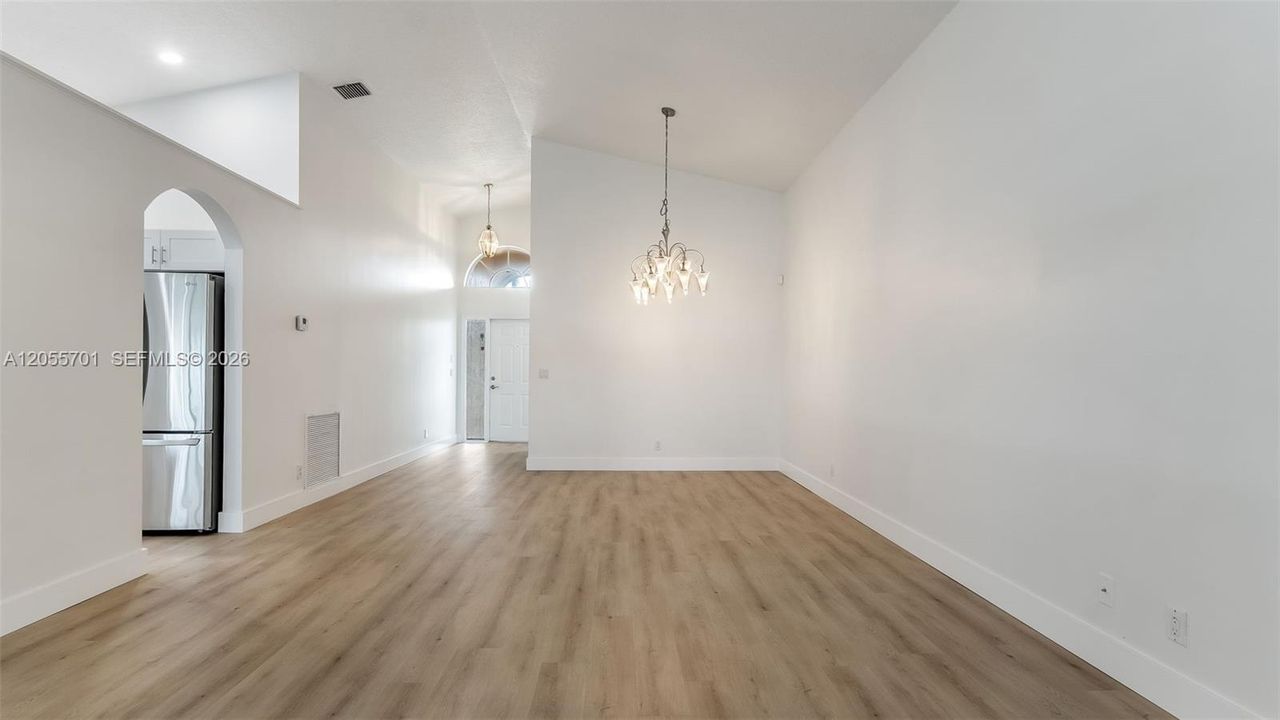 В аренду: $5,600 (4 спален, 2 ванн, 2035 Квадратных фут)