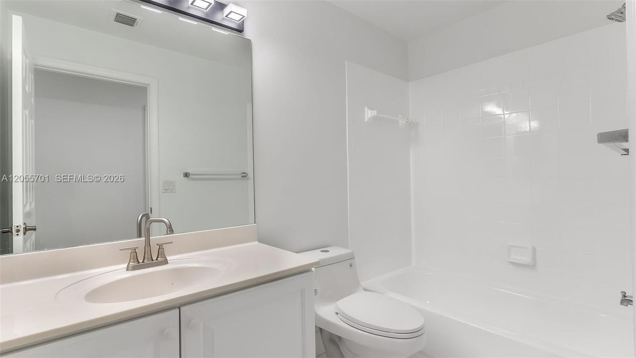В аренду: $5,600 (4 спален, 2 ванн, 2035 Квадратных фут)