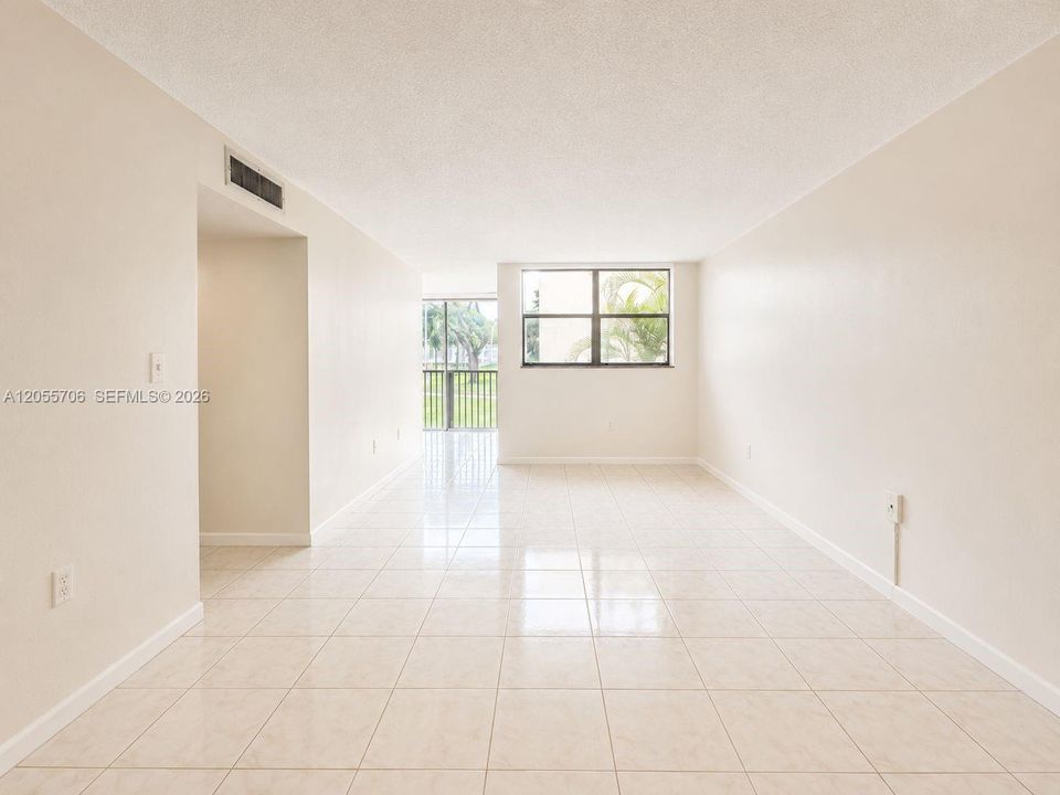 En Renta: $2,350 (2 camas, 2 baños, 946 Pies cuadrados)