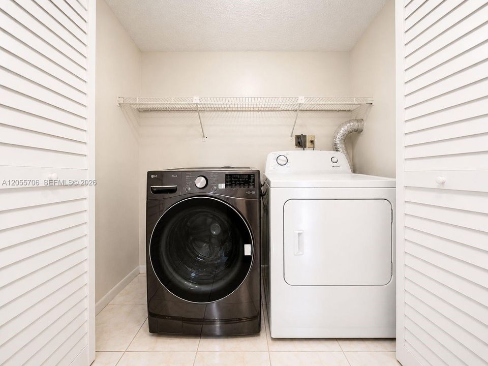En Renta: $2,350 (2 camas, 2 baños, 946 Pies cuadrados)
