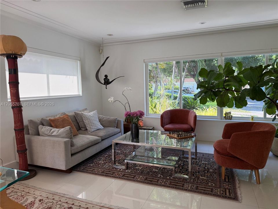 For Rent: $8,500 (3 beds, 2 baths, 1718 Square Feet)
