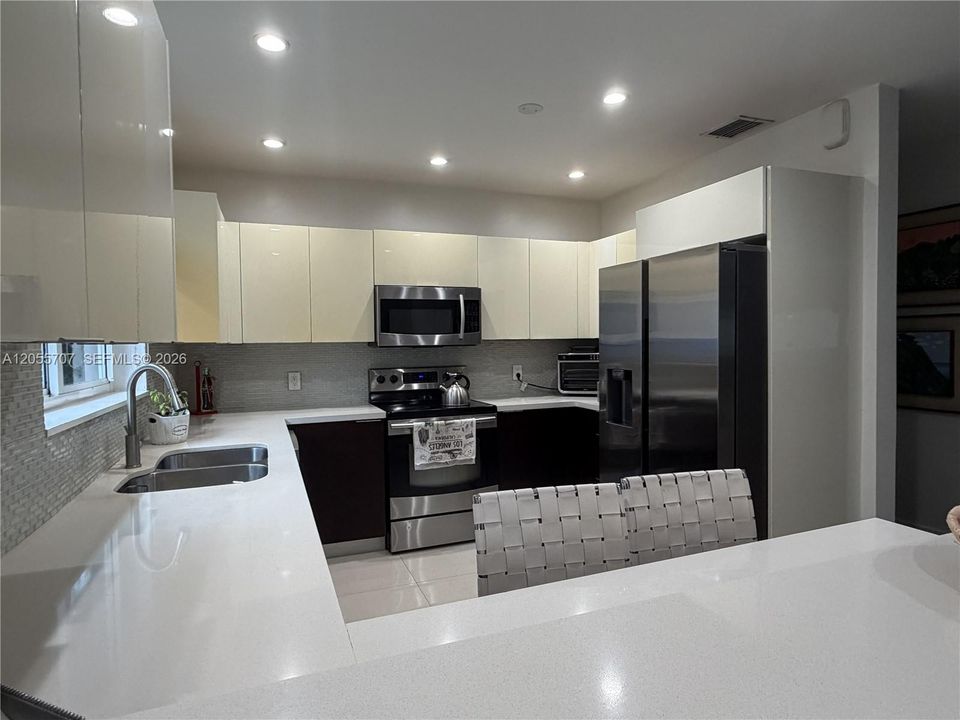 For Rent: $8,500 (3 beds, 2 baths, 1718 Square Feet)