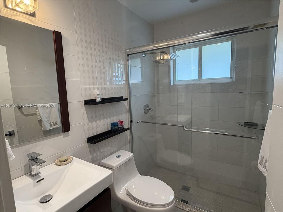 For Rent: $8,500 (3 beds, 2 baths, 1718 Square Feet)