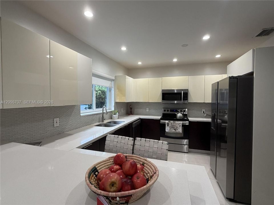 For Rent: $8,500 (3 beds, 2 baths, 1718 Square Feet)