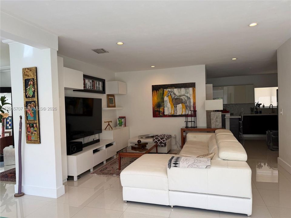 For Rent: $8,500 (3 beds, 2 baths, 1718 Square Feet)