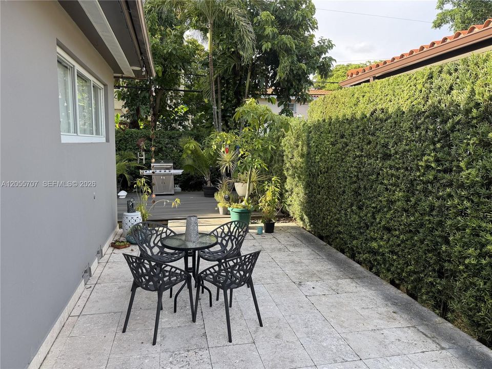For Rent: $8,500 (3 beds, 2 baths, 1718 Square Feet)